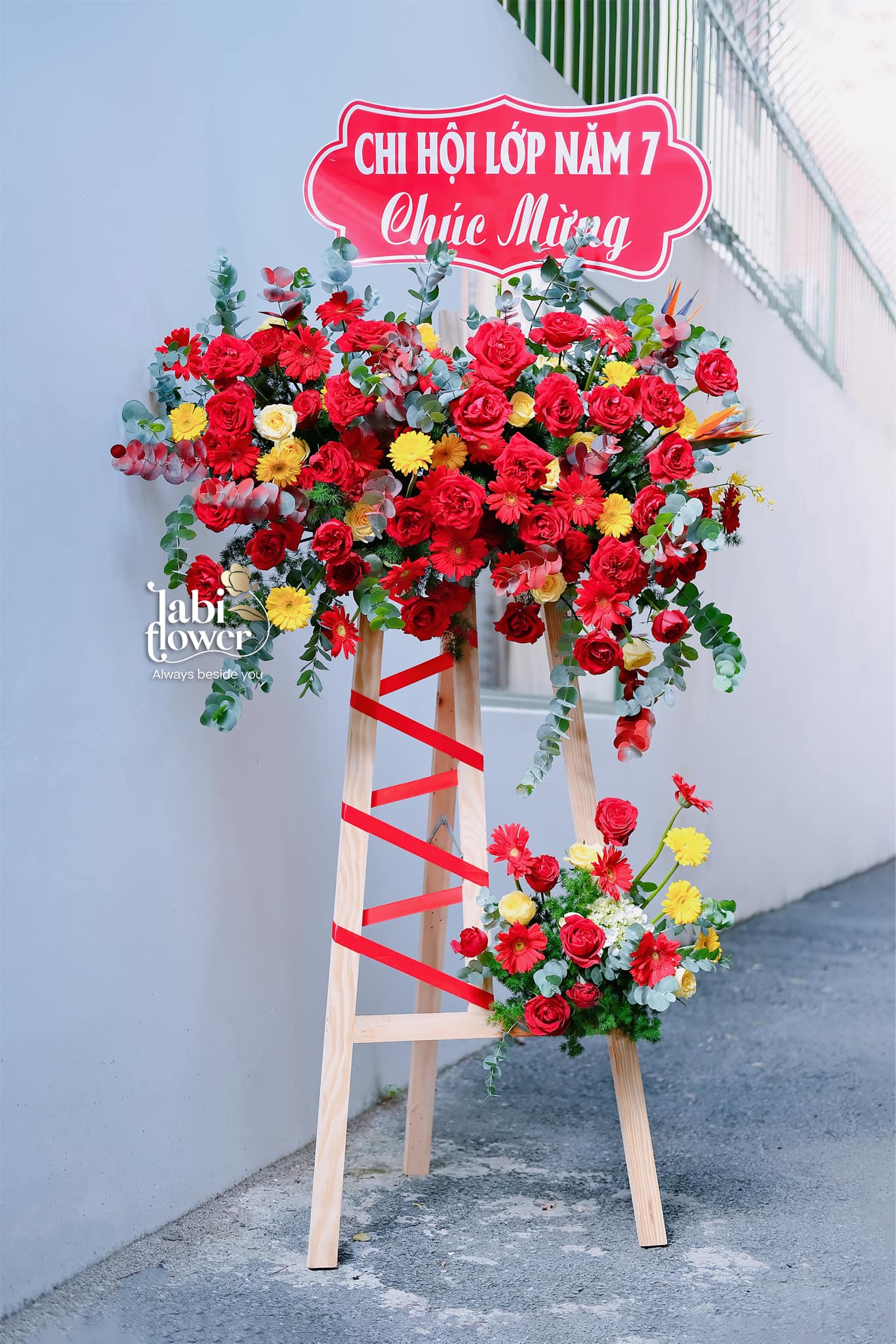 KỆ CHÚC MỪNG KM01040