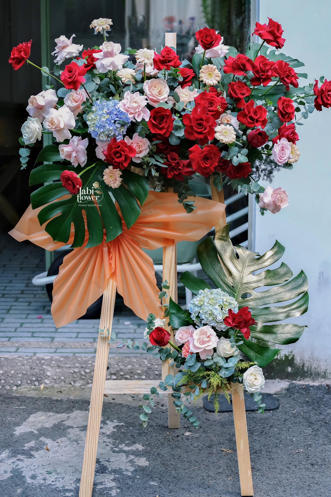 KỆ CHÚC MỪNG KM01145