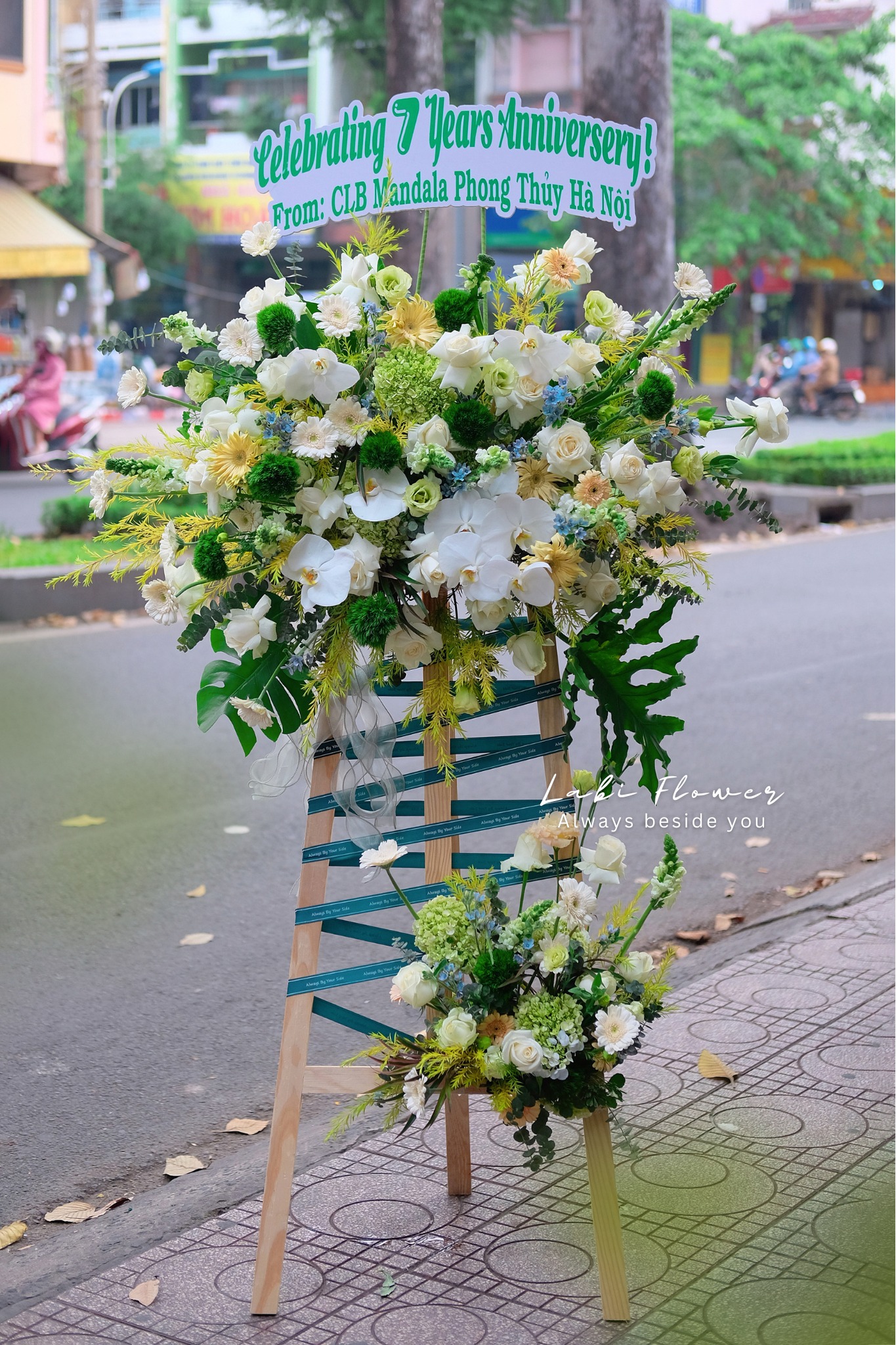 KỆ CHÚC MỪNG KM01310